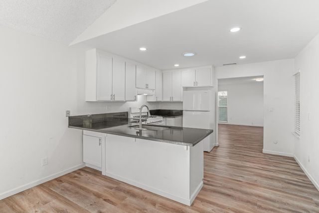 6905 Woodside Dr, Sacramento, CA 95842
