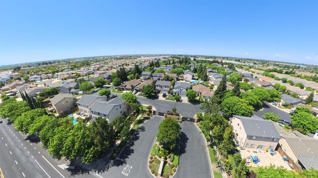 2441 Jubilee Dr, Turlock, CA 95380
