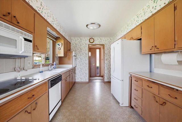 6909 Darnell LANE, Greendale, WI 53129