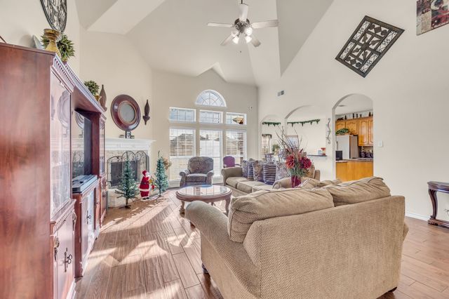 4437 Mallow Oak Drive, Fort Worth, TX 76123