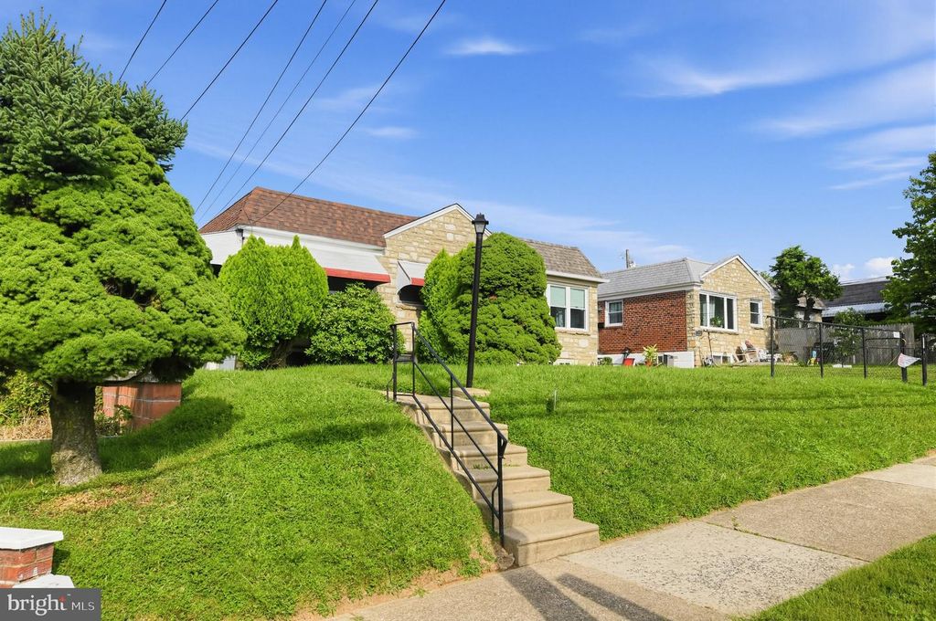 505 E ROBERTS ST, NORRISTOWN, PA 19401 — photo 2