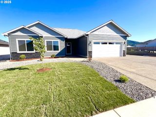 890 DURHAM Ave, Sutherlin, OR 97479