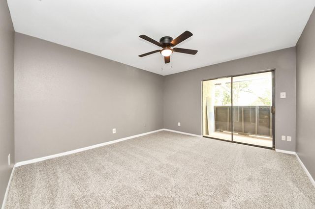 3105 Walnut Bend Ln 32, Houston, TX 77042
