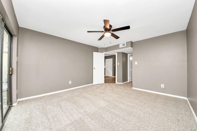 3105 Walnut Bend Ln 32, Houston, TX 77042