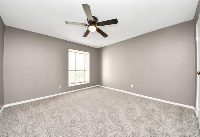 3105 Walnut Bend Ln 32, Houston, TX 77042