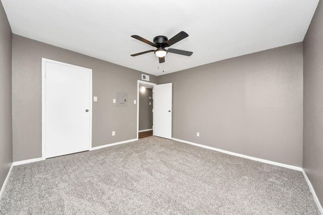 3105 Walnut Bend Ln 32, Houston, TX 77042