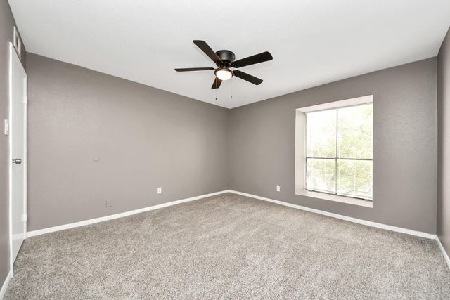 3105 Walnut Bend Ln 32, Houston, TX 77042
