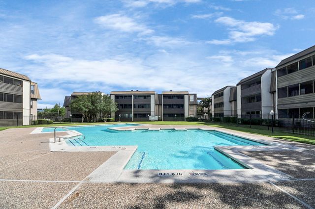 3105 Walnut Bend Ln 32, Houston, TX 77042