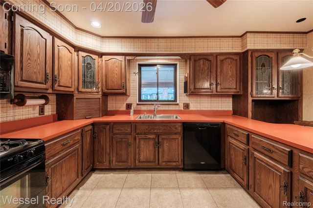 53659 Wolf Drive, Shelby Charter Township, MI 48316