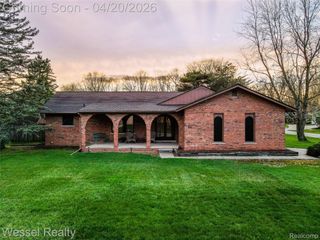 53659 Wolf Drive, Shelby Charter Township, MI 48316