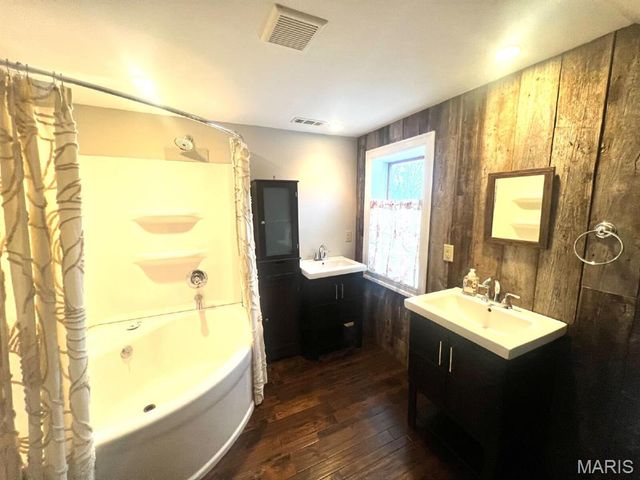 355 Dietrich Road, Ballwin, MO 63021