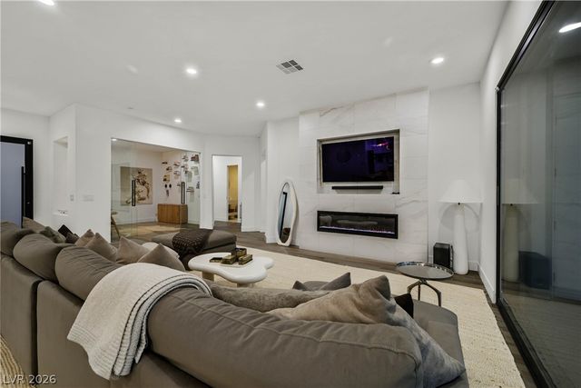 360 Hedgehope Drive, Las Vegas, NV 89183