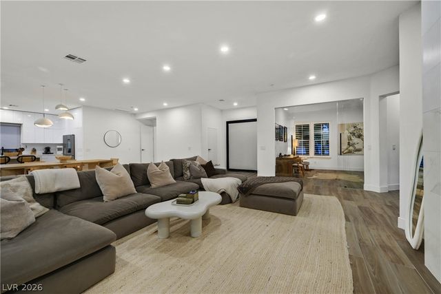 360 Hedgehope Drive, Las Vegas, NV 89183