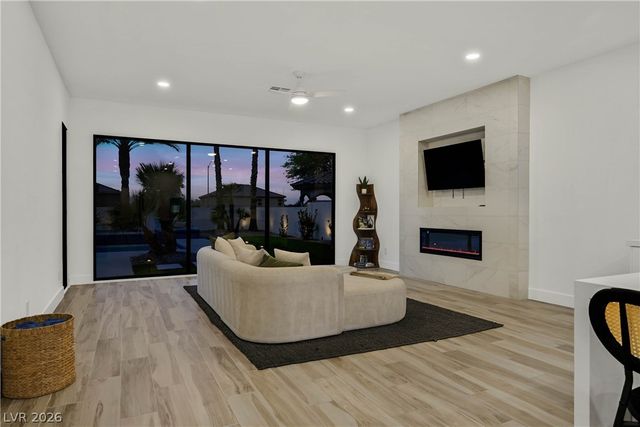 360 Hedgehope Drive, Las Vegas, NV 89183