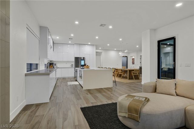 360 Hedgehope Drive, Las Vegas, NV 89183