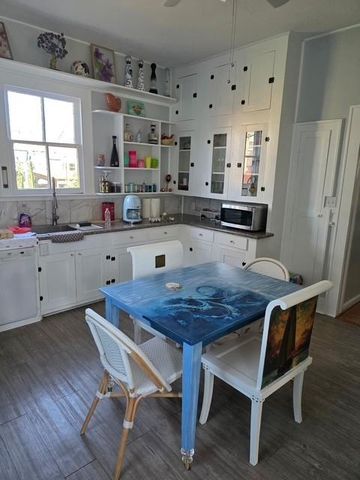 1220 Avenue K, Galveston, TX 77550