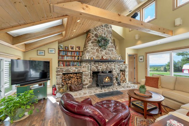 65 Effingham Road, Ossipee, NH 03864