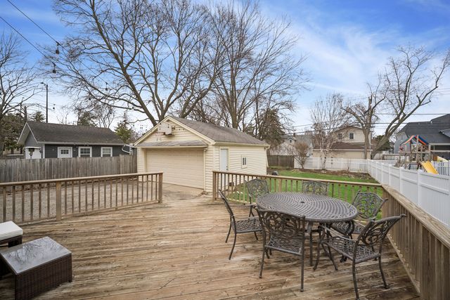 283 N Michigan Avenue, Elmhurst, IL 60126