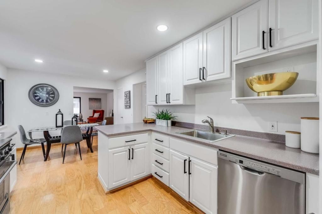 Image 12 of property listing at 1536 Valdez Way, Pacifica, CA 94044