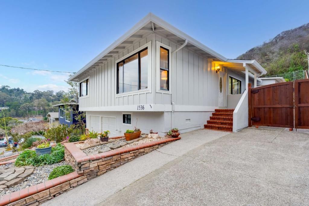 Image 2 of property listing at 1536 Valdez Way, Pacifica, CA 94044