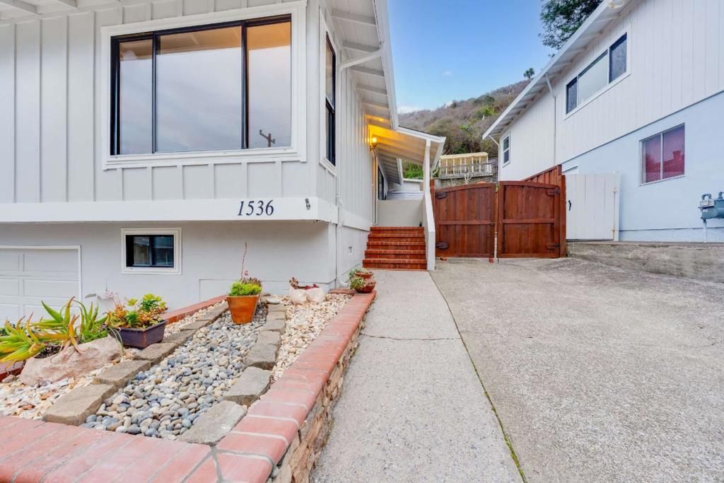Image 3 of property listing at 1536 Valdez Way, Pacifica, CA 94044
