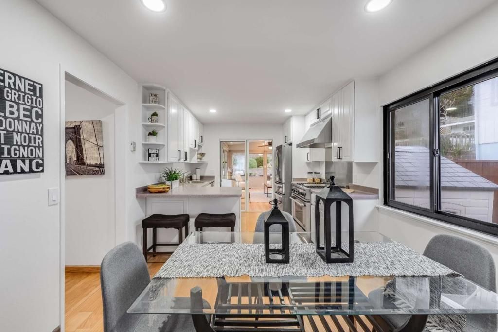 Image 8 of property listing at 1536 Valdez Way, Pacifica, CA 94044