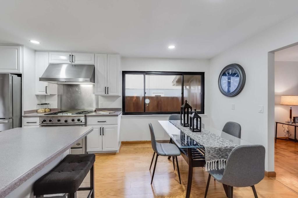 Image 9 of property listing at 1536 Valdez Way, Pacifica, CA 94044