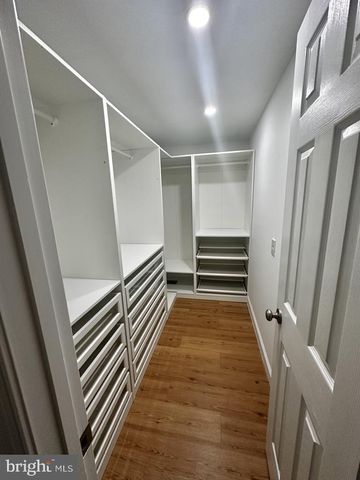 2281 DOSINIA CT, Reston, VA 20191