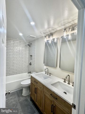 2281 DOSINIA CT, Reston, VA 20191