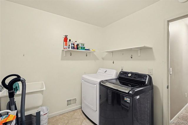 8530 Pineview Lake Drive, Linden, MI 48451