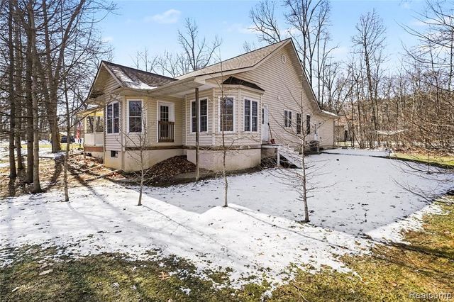 8530 Pineview Lake Drive, Linden, MI 48451