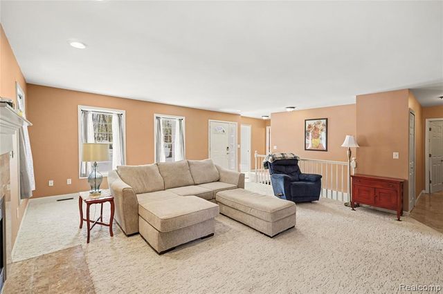 8530 Pineview Lake Drive, Linden, MI 48451