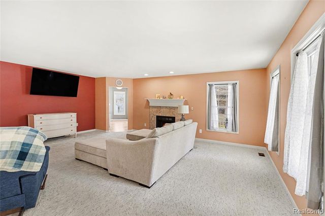 8530 Pineview Lake Drive, Linden, MI 48451