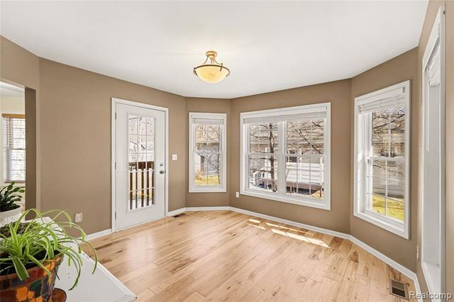 8530 Pineview Lake Drive, Linden, MI 48451