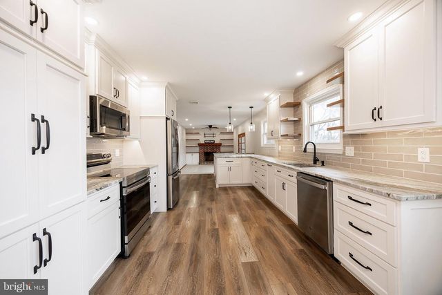 938 KINGSWAY DR, Coatesville, PA 19320