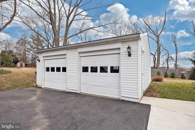 938 KINGSWAY DR, Coatesville, PA 19320