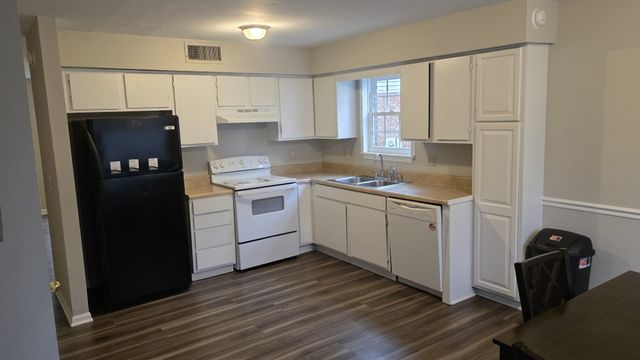 1024 Silver Ct, Murfreesboro, TN 37130