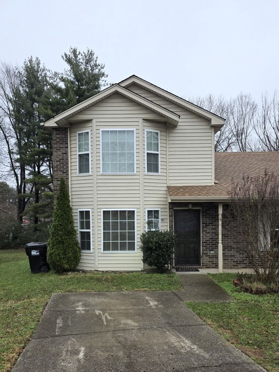 1024 Silver Ct, Murfreesboro, TN 37130