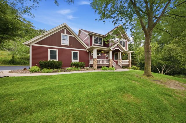 317 Meadow Ridge Court, Hudson, WI 54016
