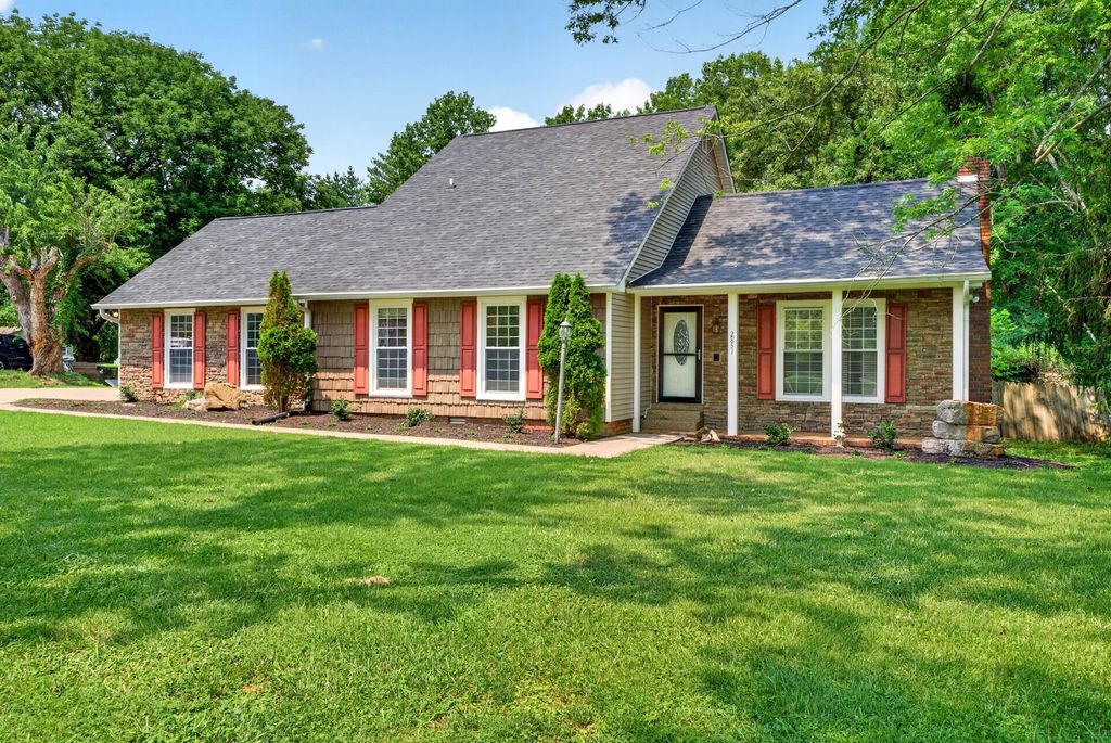 2851 Lawry Ln, Clarksville, TN 37043