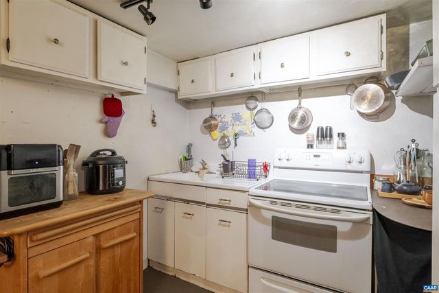 908 ROCKLAND AVE, Charlottesville, VA 22902