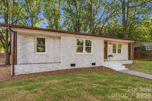 7126 Woodstream Drive, Charlotte, NC 28210