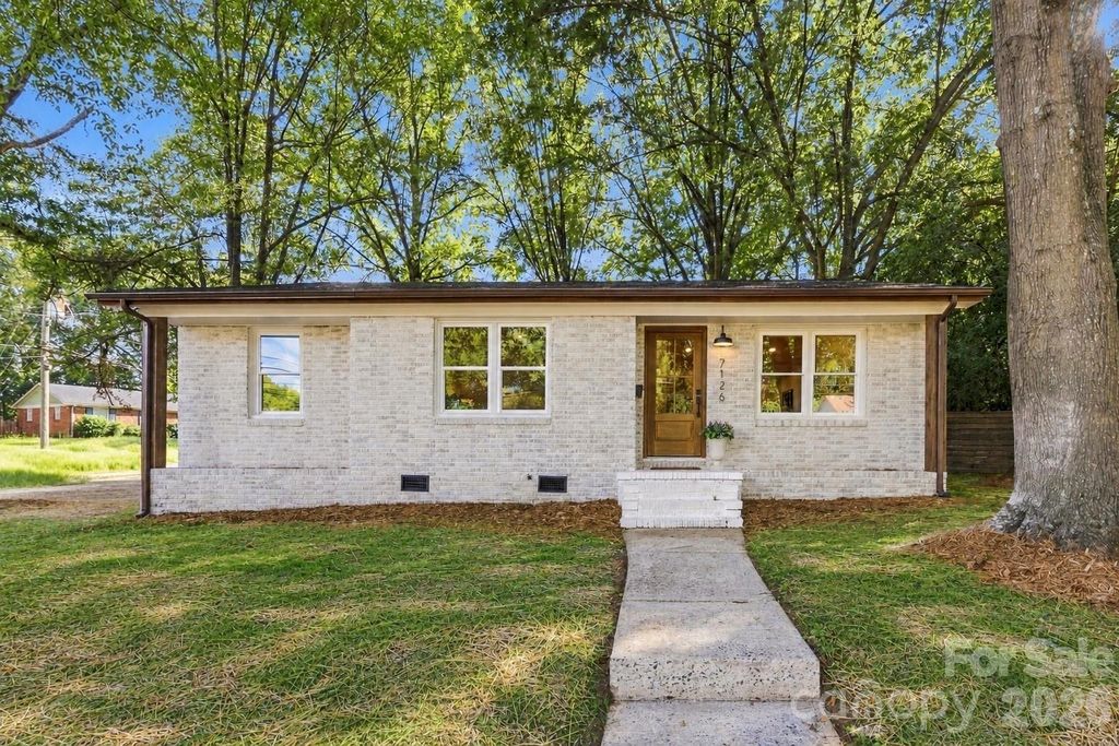 7126 Woodstream Drive, Charlotte, NC 28210