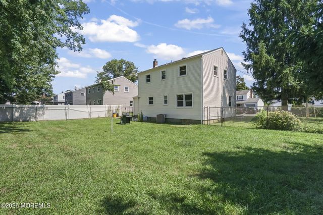 20 Brentwood Avenue, Freehold, NJ 07728