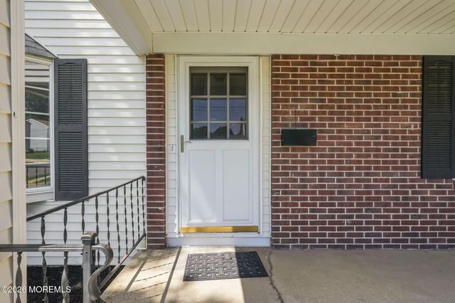 20 Brentwood Avenue, Freehold, NJ 07728