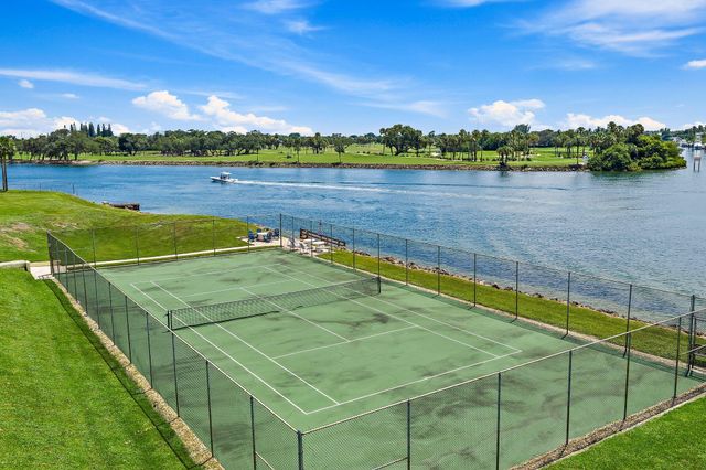 374 Golfview Road 405, North Palm Beach, FL 33408