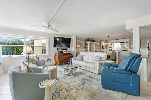 374 Golfview Road 405, North Palm Beach, FL 33408
