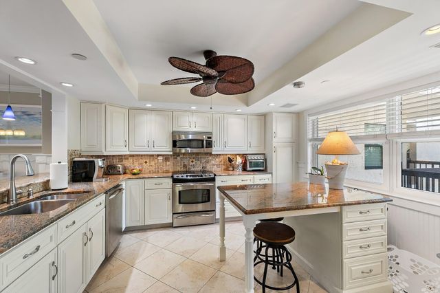 374 Golfview Road 405, North Palm Beach, FL 33408