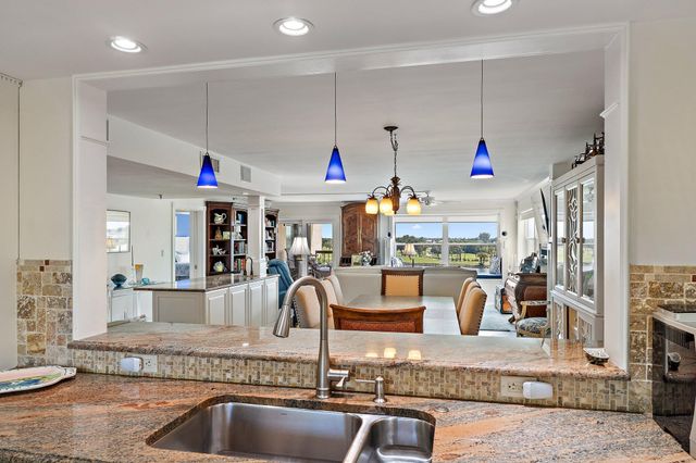 374 Golfview Road 405, North Palm Beach, FL 33408