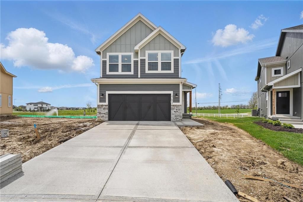 8728 SW Edgewater Drive, Blue Springs, MO 64064